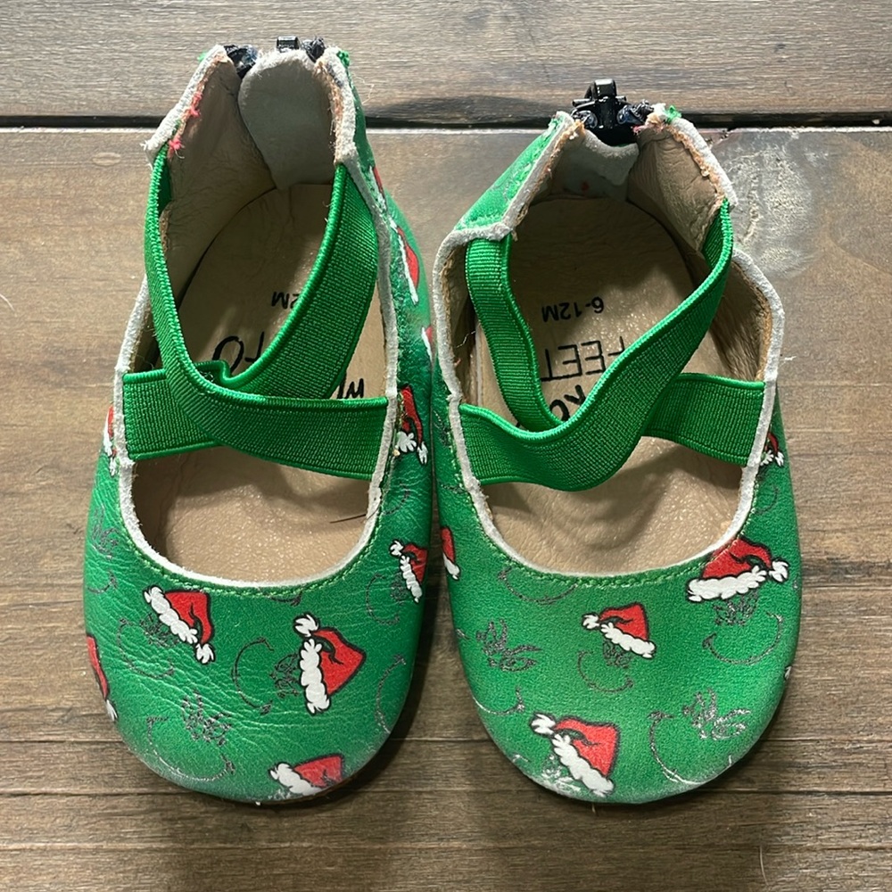 Monkey feet used condition - grinch
6-12m